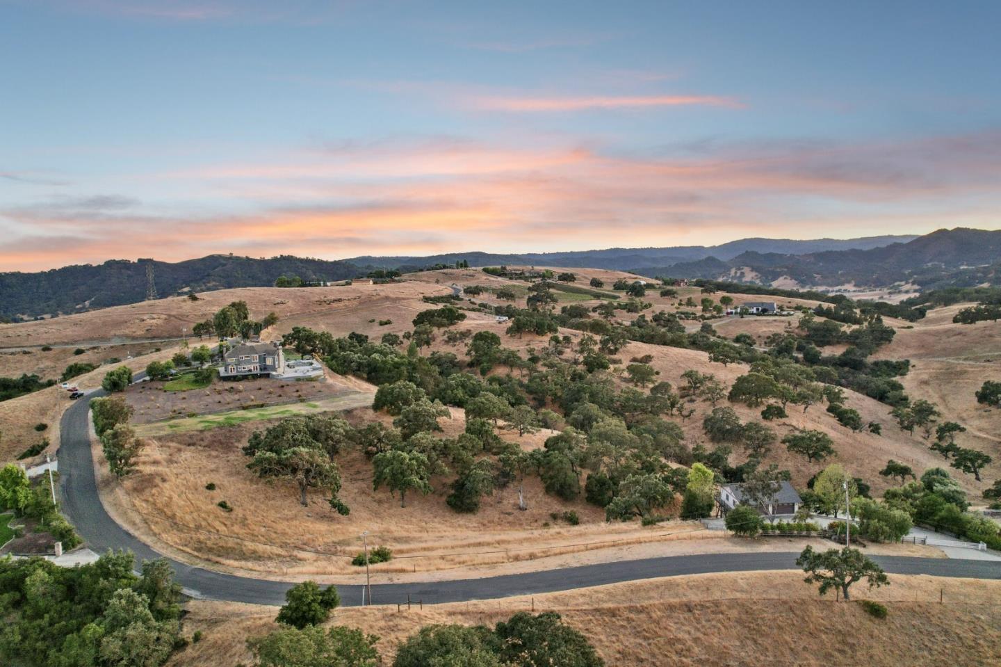 Detail Gallery Image 93 of 113 For 1915 Hayes Ln, San Martin,  CA 95046 - 5 Beds | 5/1 Baths