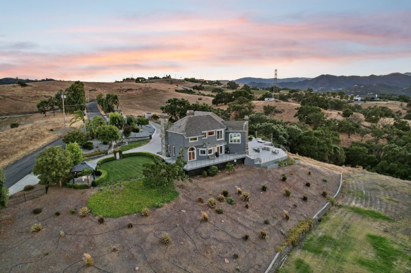 Detail Gallery Image 96 of 113 For 1915 Hayes Ln, San Martin,  CA 95046 - 5 Beds | 5/1 Baths