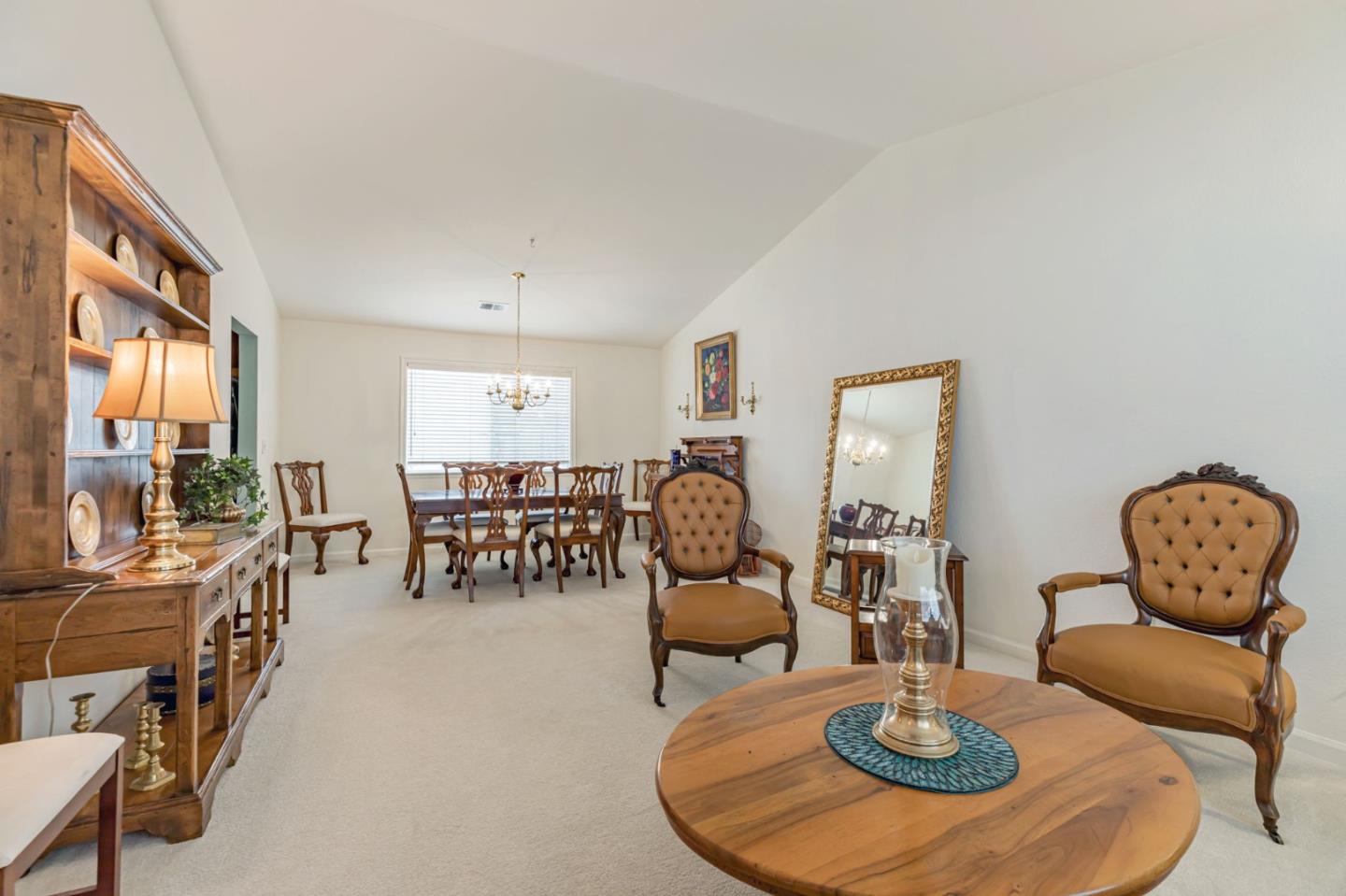 Detail Gallery Image 12 of 48 For 2181 Burlwood Dr, Hollister,  CA 95023 - 4 Beds | 2/1 Baths