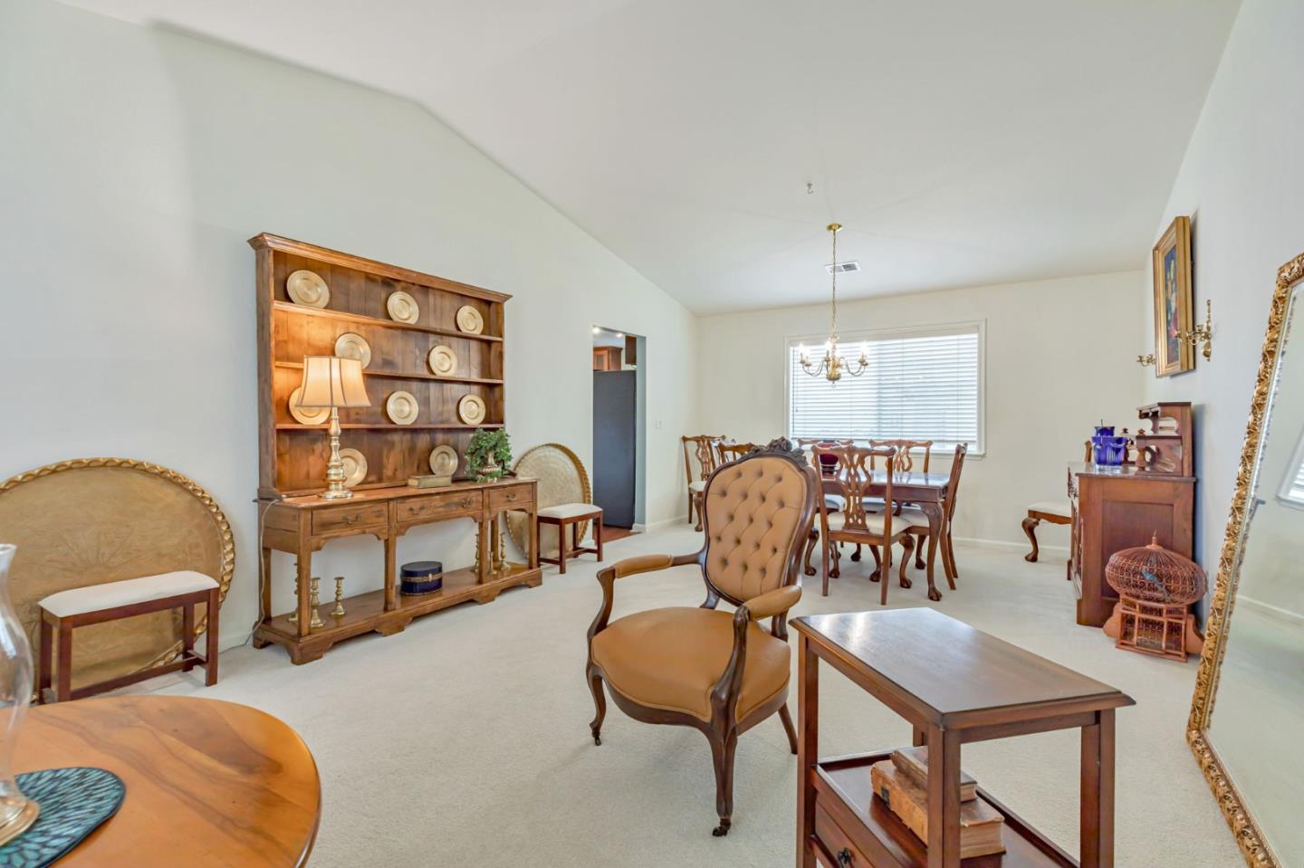Detail Gallery Image 13 of 48 For 2181 Burlwood Dr, Hollister,  CA 95023 - 4 Beds | 2/1 Baths