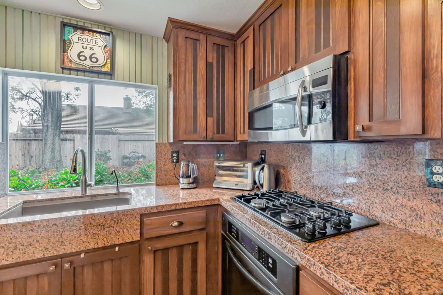 Detail Gallery Image 17 of 48 For 2181 Burlwood Dr, Hollister,  CA 95023 - 4 Beds | 2/1 Baths