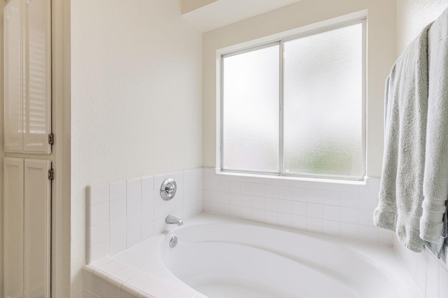 Detail Gallery Image 36 of 48 For 2181 Burlwood Dr, Hollister,  CA 95023 - 4 Beds | 2/1 Baths