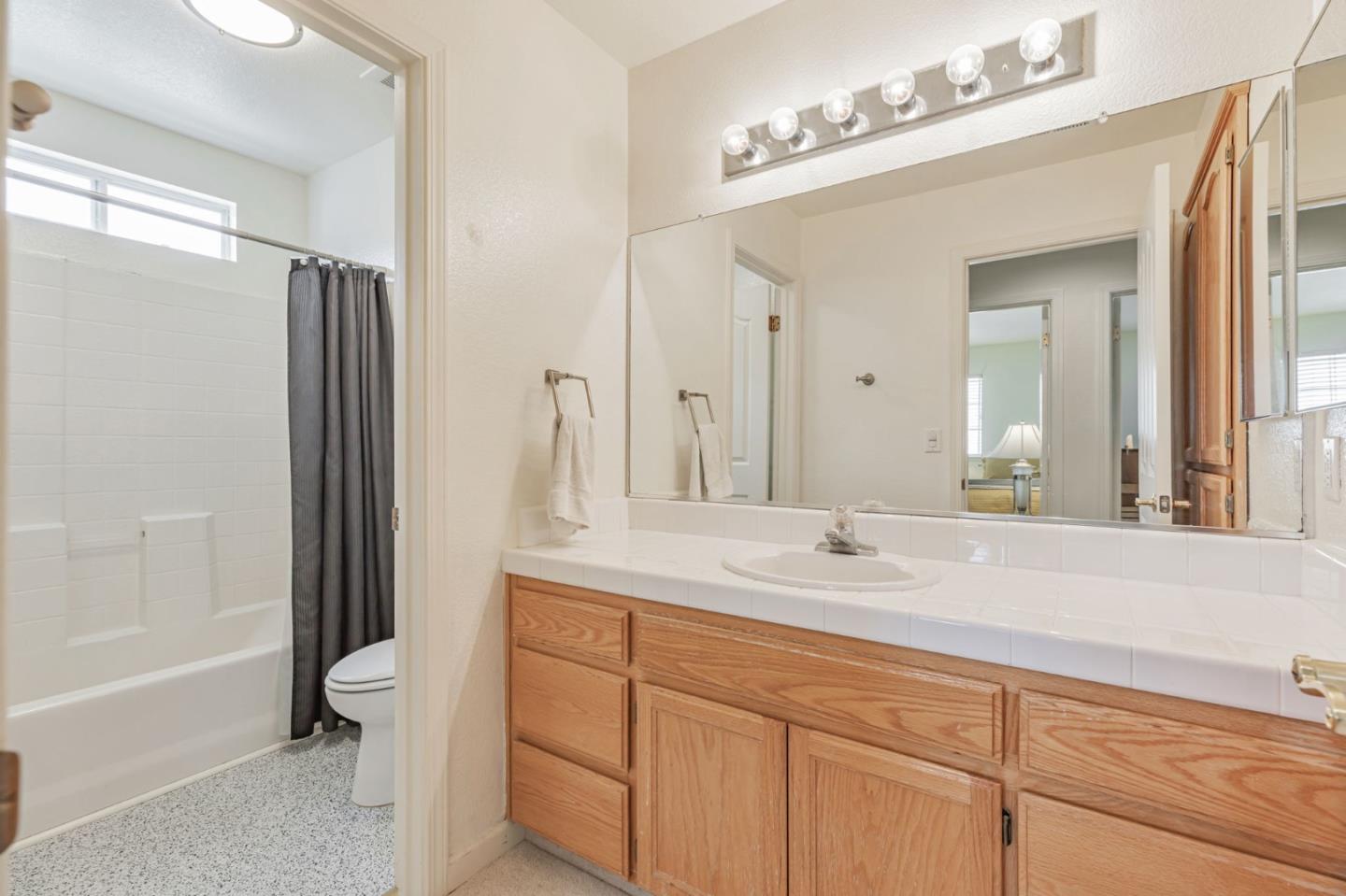 Detail Gallery Image 37 of 59 For 2181 Burlwood Dr, Hollister,  CA 95023 - 4 Beds | 2/1 Baths