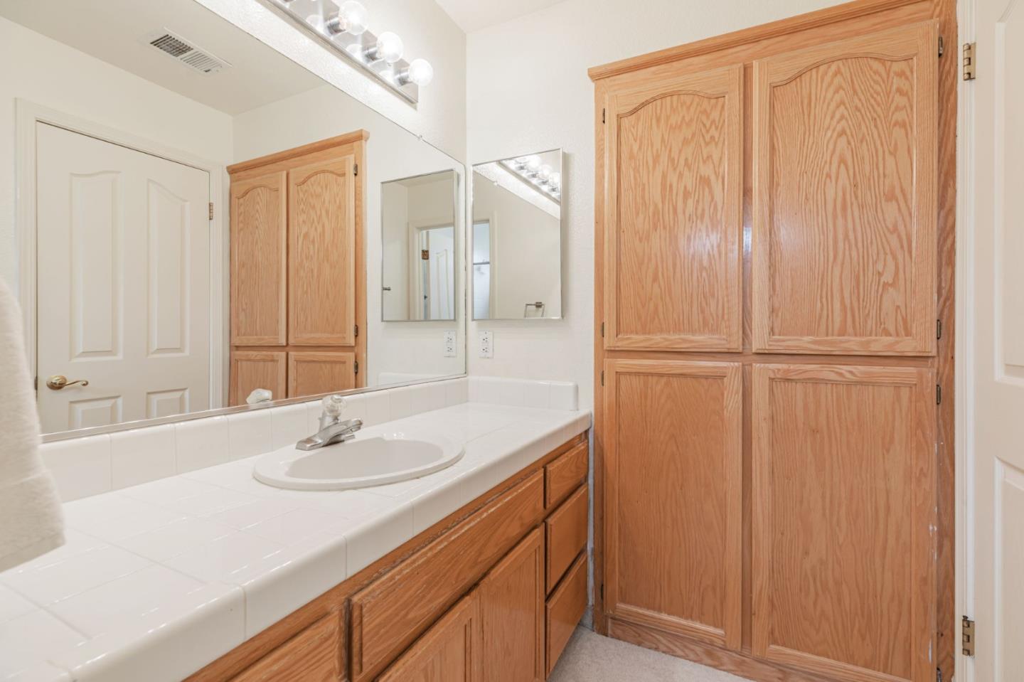 Detail Gallery Image 38 of 48 For 2181 Burlwood Dr, Hollister,  CA 95023 - 4 Beds | 2/1 Baths