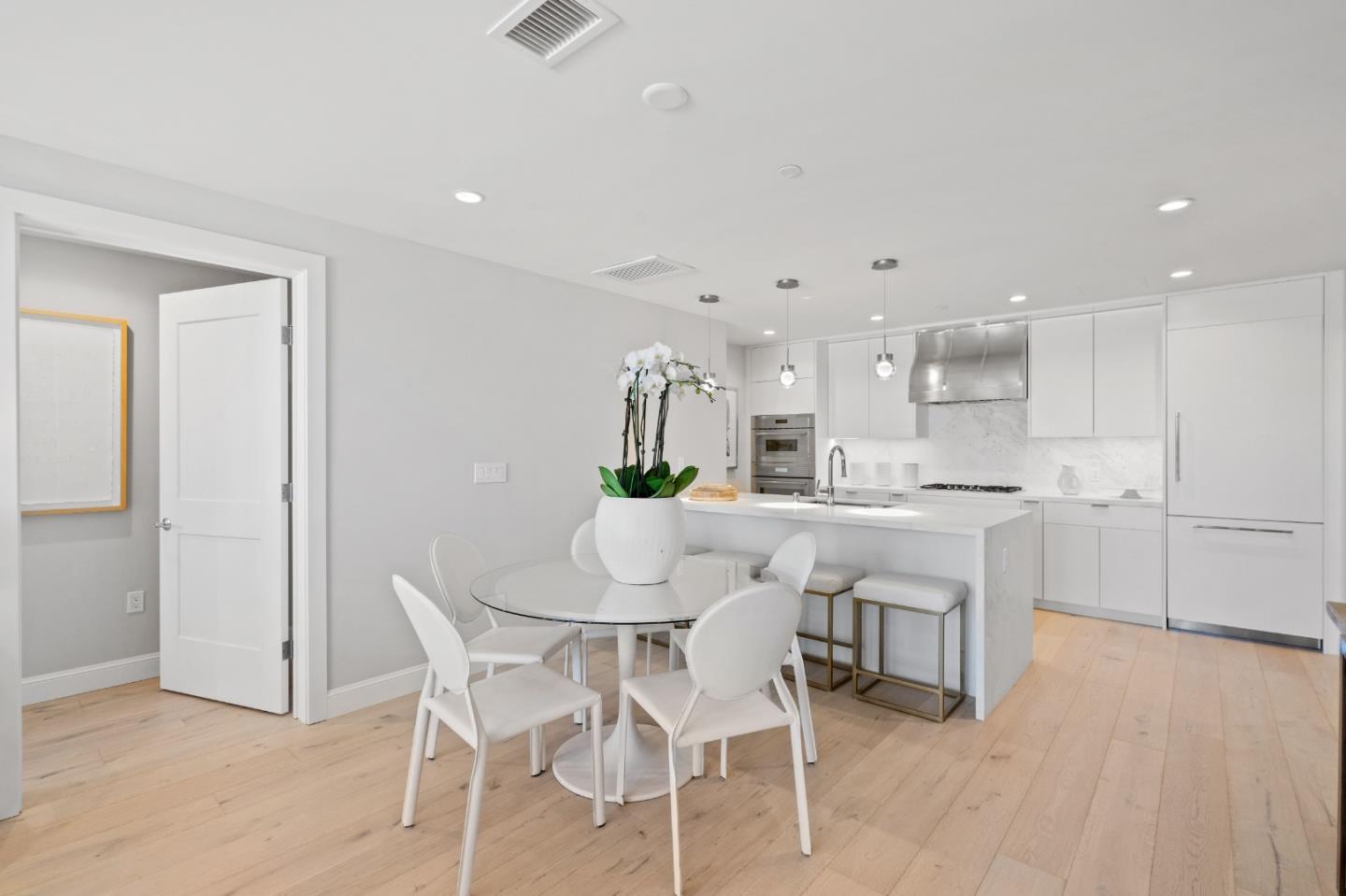 Detail Gallery Image 9 of 17 For 450 1st St #206,  Los Altos,  CA 94022 - 2 Beds | 2 Baths