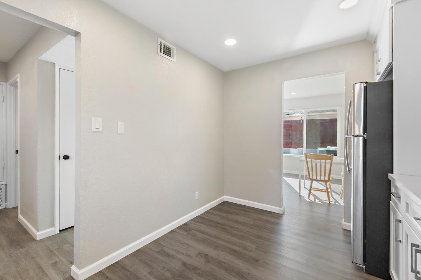 Detail Gallery Image 9 of 25 For 2218 Mandarin Way, Antioch,  CA 94509 - 4 Beds | 2/1 Baths