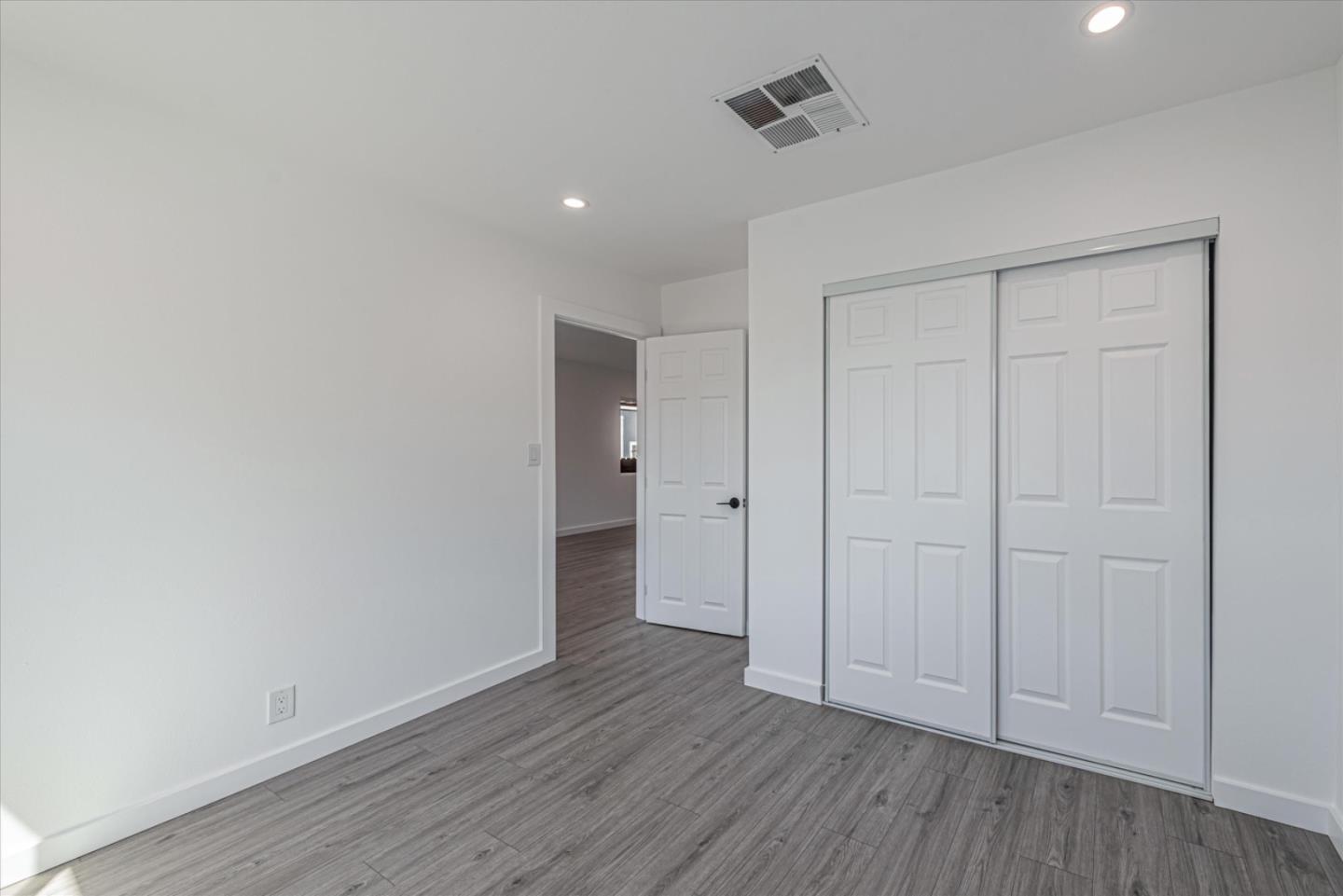 Detail Gallery Image 12 of 21 For 525 Lisa Ln #525,  San Jose,  CA 95134 - 3 Beds | 2 Baths