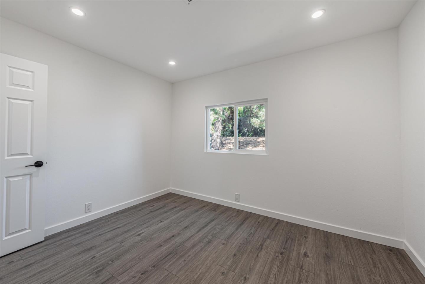 Detail Gallery Image 13 of 21 For 525 Lisa Ln #525,  San Jose,  CA 95134 - 3 Beds | 2 Baths