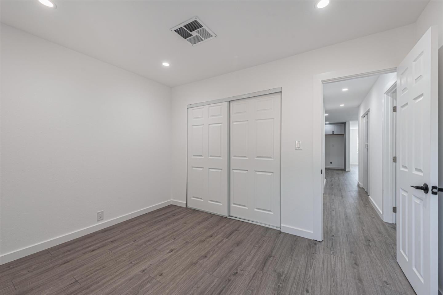 Detail Gallery Image 14 of 21 For 525 Lisa Ln #525,  San Jose,  CA 95134 - 3 Beds | 2 Baths