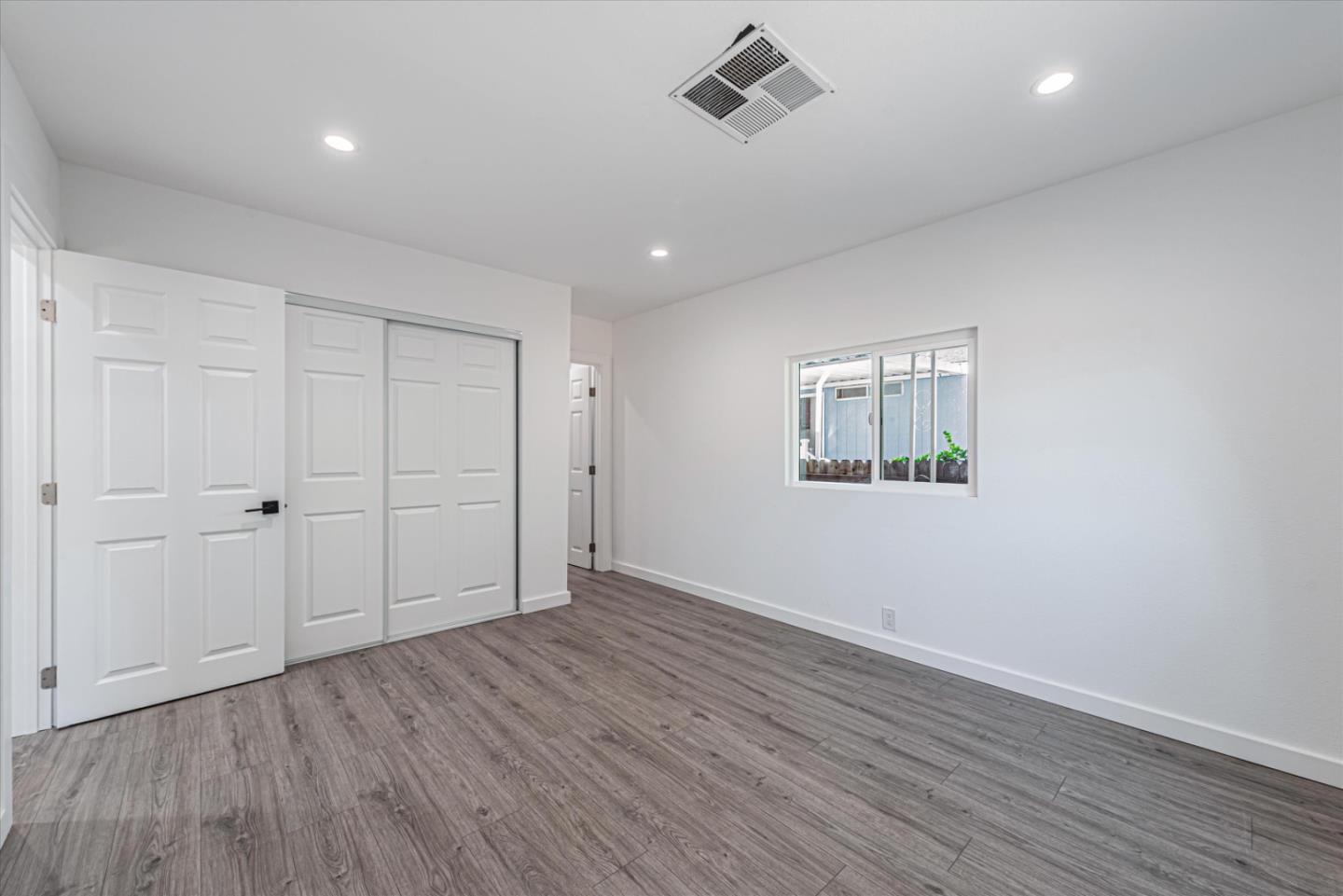 Detail Gallery Image 16 of 21 For 525 Lisa Ln #525,  San Jose,  CA 95134 - 3 Beds | 2 Baths