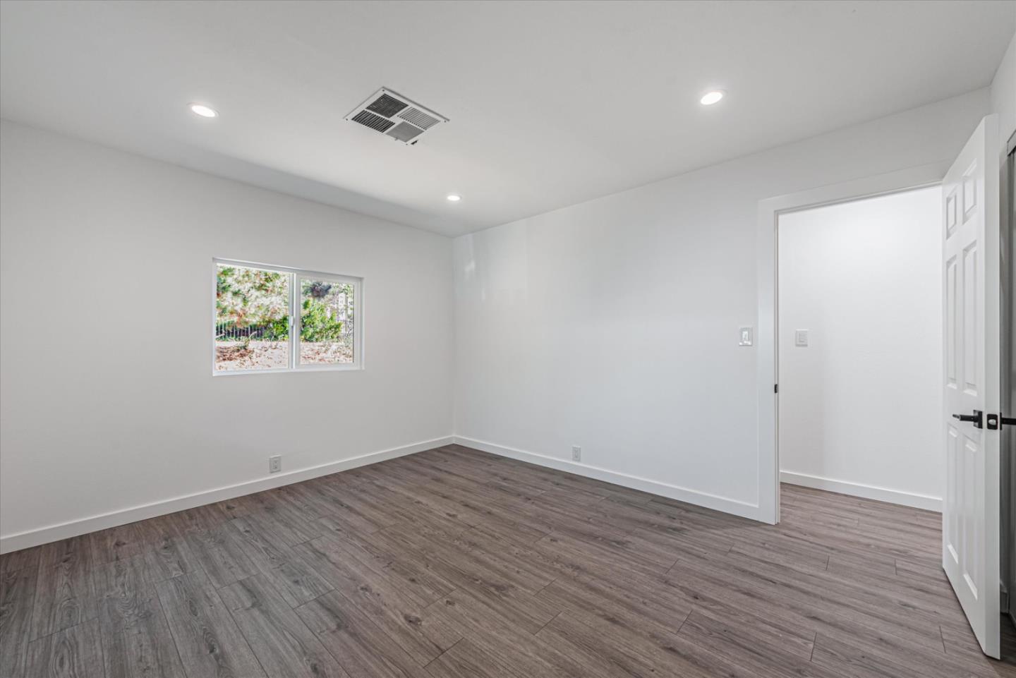 Detail Gallery Image 18 of 21 For 525 Lisa Ln #525,  San Jose,  CA 95134 - 3 Beds | 2 Baths