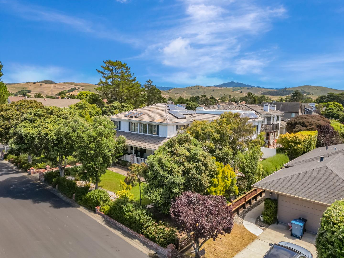 Detail Gallery Image 33 of 43 For 392 Greenbrier Rd, Half Moon Bay,  CA 94019 - 3 Beds | 3 Baths