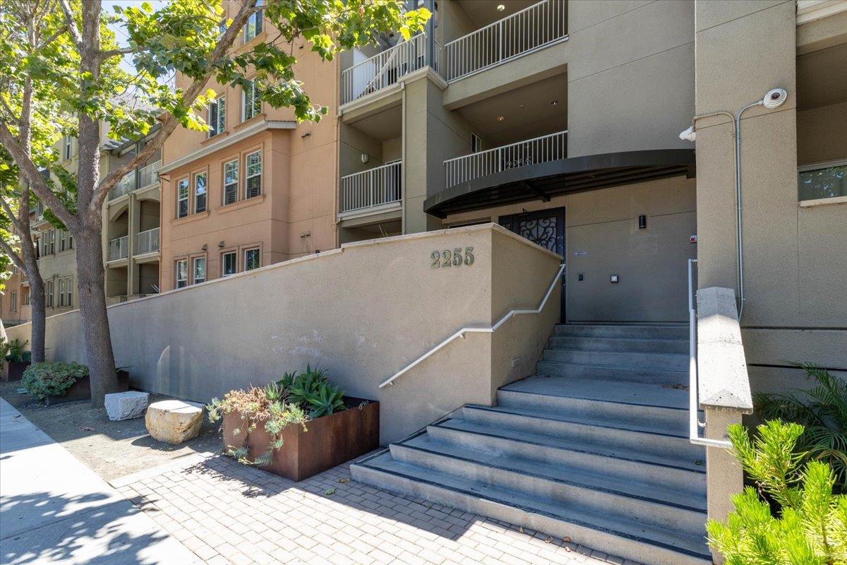 Detail Gallery Image 1 of 30 For 2255 Showers Dr #334,  Mountain View,  CA 94040 - 2 Beds | 2 Baths