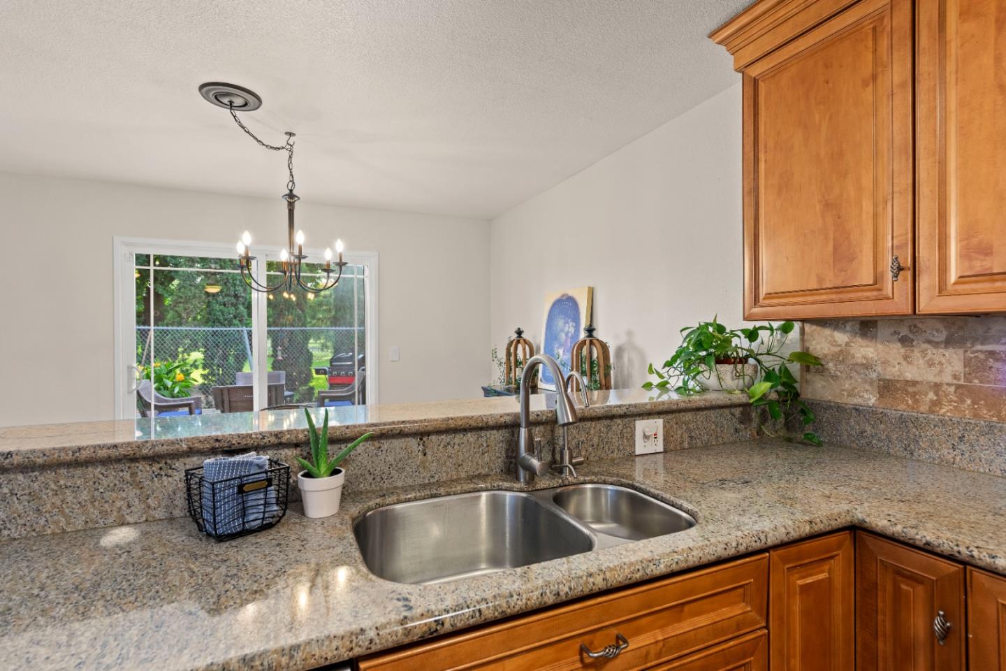 Detail Gallery Image 10 of 47 For 447 Golf Circle West, Manteca,  CA 95337 - 2 Beds | 2 Baths