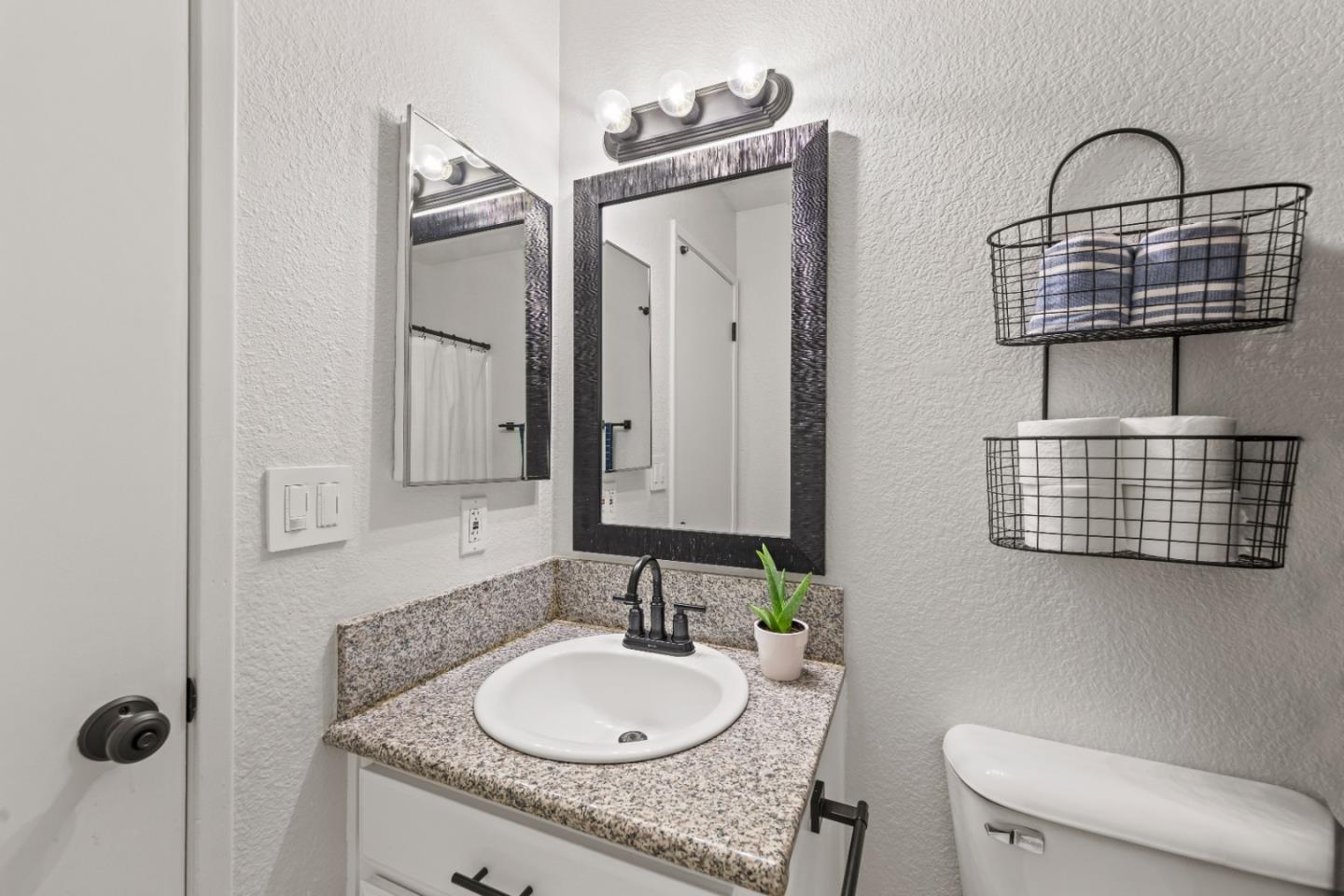 Detail Gallery Image 27 of 47 For 447 Golf Circle West, Manteca,  CA 95337 - 2 Beds | 2 Baths