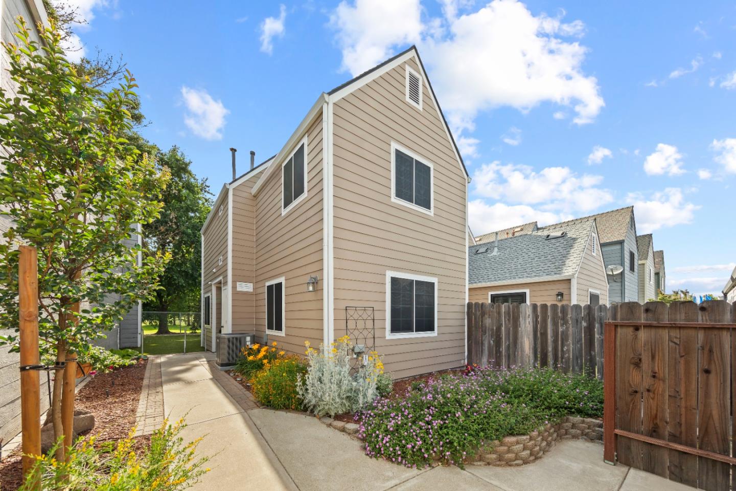 Detail Gallery Image 33 of 47 For 447 Golf Circle West, Manteca,  CA 95337 - 2 Beds | 2 Baths