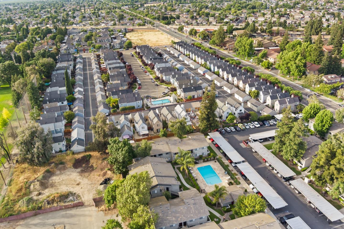 Detail Gallery Image 43 of 47 For 447 Golf Circle West, Manteca,  CA 95337 - 2 Beds | 2 Baths