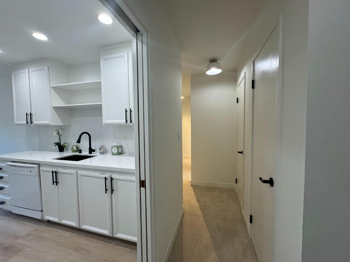 Detail Gallery Image 3 of 42 For 150 W Edith Ave #21,  Los Altos,  CA 94022 - 2 Beds | 2 Baths