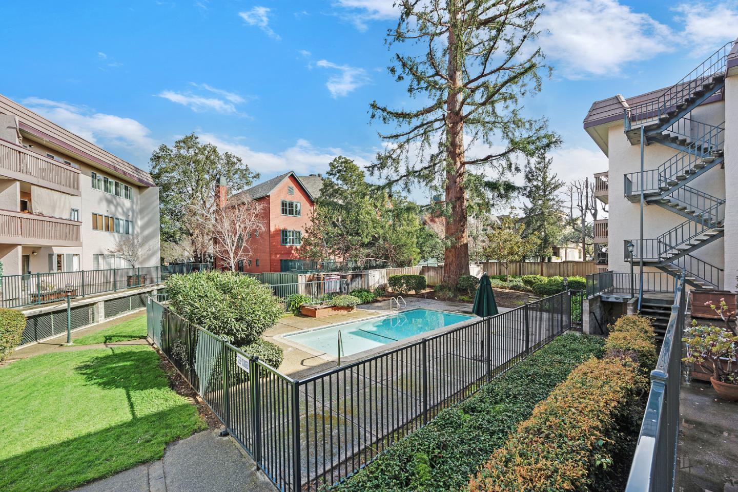 Detail Gallery Image 40 of 42 For 150 W Edith Ave #21,  Los Altos,  CA 94022 - 2 Beds | 2 Baths