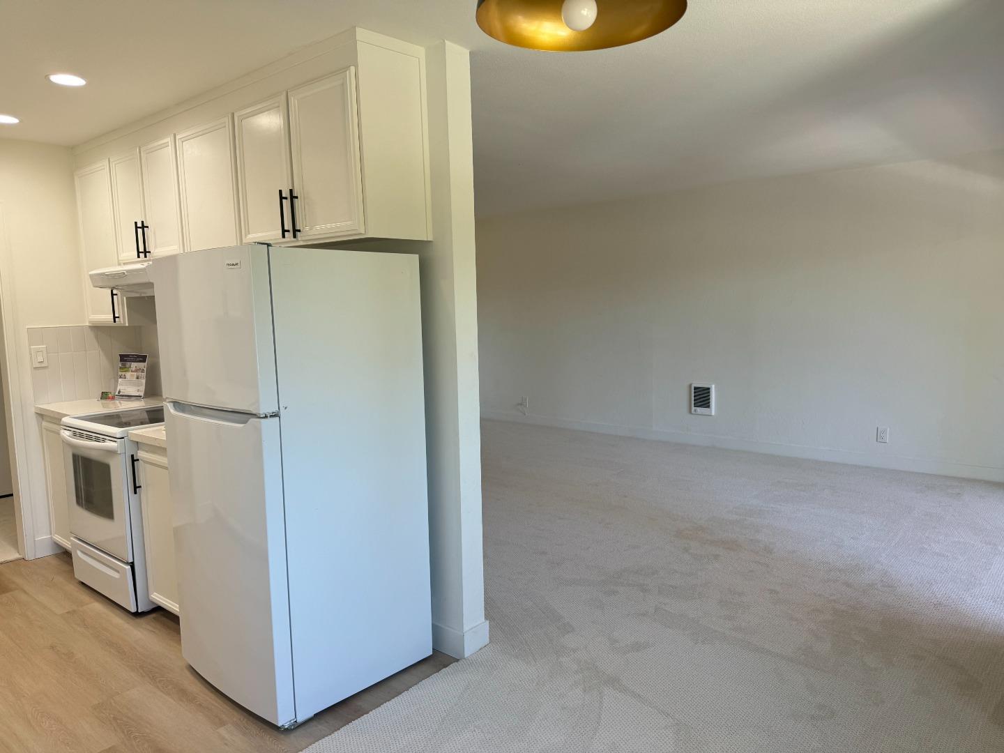 Detail Gallery Image 7 of 42 For 150 W Edith Ave #21,  Los Altos,  CA 94022 - 2 Beds | 2 Baths