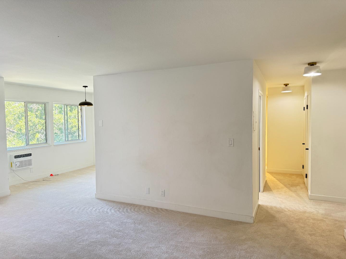 Detail Gallery Image 8 of 42 For 150 W Edith Ave #21,  Los Altos,  CA 94022 - 2 Beds | 2 Baths