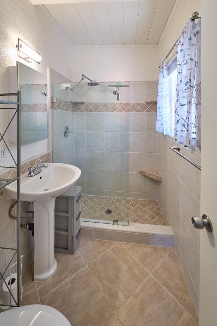 Detail Gallery Image 10 of 15 For 17884 Berta Canyon Rd, Salinas,  CA 93907 - 3 Beds | 1/1 Baths