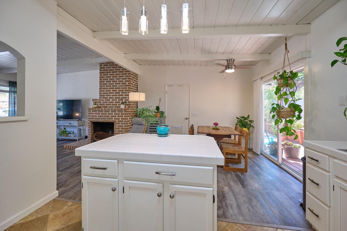 Detail Gallery Image 6 of 15 For 17884 Berta Canyon Rd, Salinas,  CA 93907 - 3 Beds | 1/1 Baths