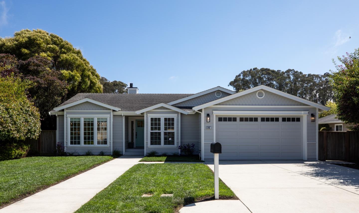 Detail Gallery Image 1 of 22 For 542 Metzgar St, Half Moon Bay,  CA 94019 - 3 Beds | 2 Baths