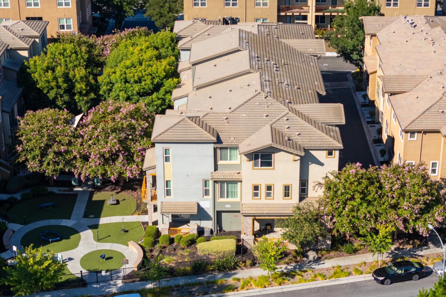 Detail Gallery Image 1 of 38 For 2418 Stearman Ln #8,  San Jose,  CA 95132 - 3 Beds | 2/1 Baths