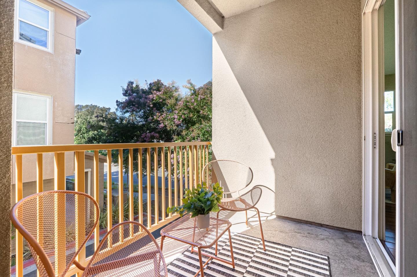 Detail Gallery Image 12 of 38 For 2418 Stearman Ln #8,  San Jose,  CA 95132 - 3 Beds | 2/1 Baths