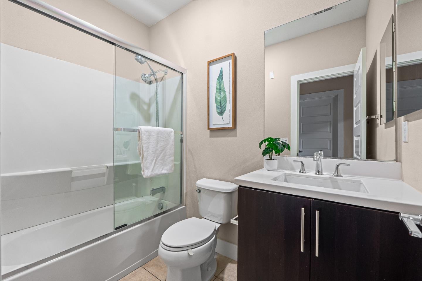 Detail Gallery Image 20 of 38 For 2418 Stearman Ln #8,  San Jose,  CA 95132 - 3 Beds | 2/1 Baths