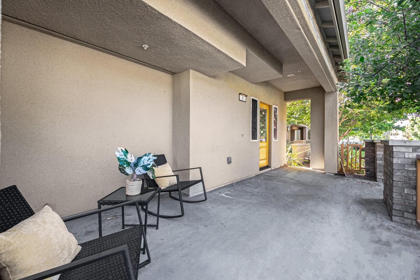 Detail Gallery Image 6 of 38 For 2418 Stearman Ln #8,  San Jose,  CA 95132 - 3 Beds | 2/1 Baths