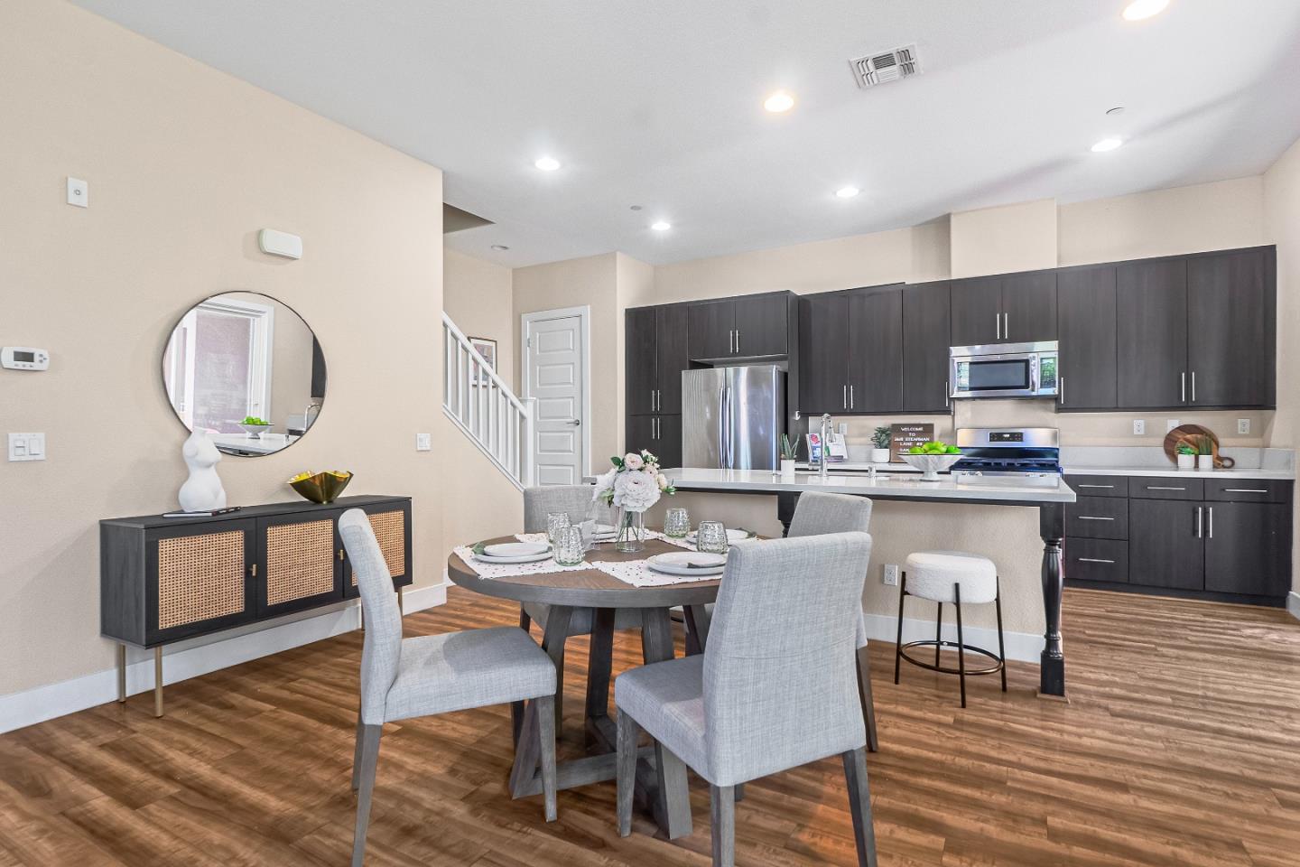 Detail Gallery Image 8 of 38 For 2418 Stearman Ln #8,  San Jose,  CA 95132 - 3 Beds | 2/1 Baths