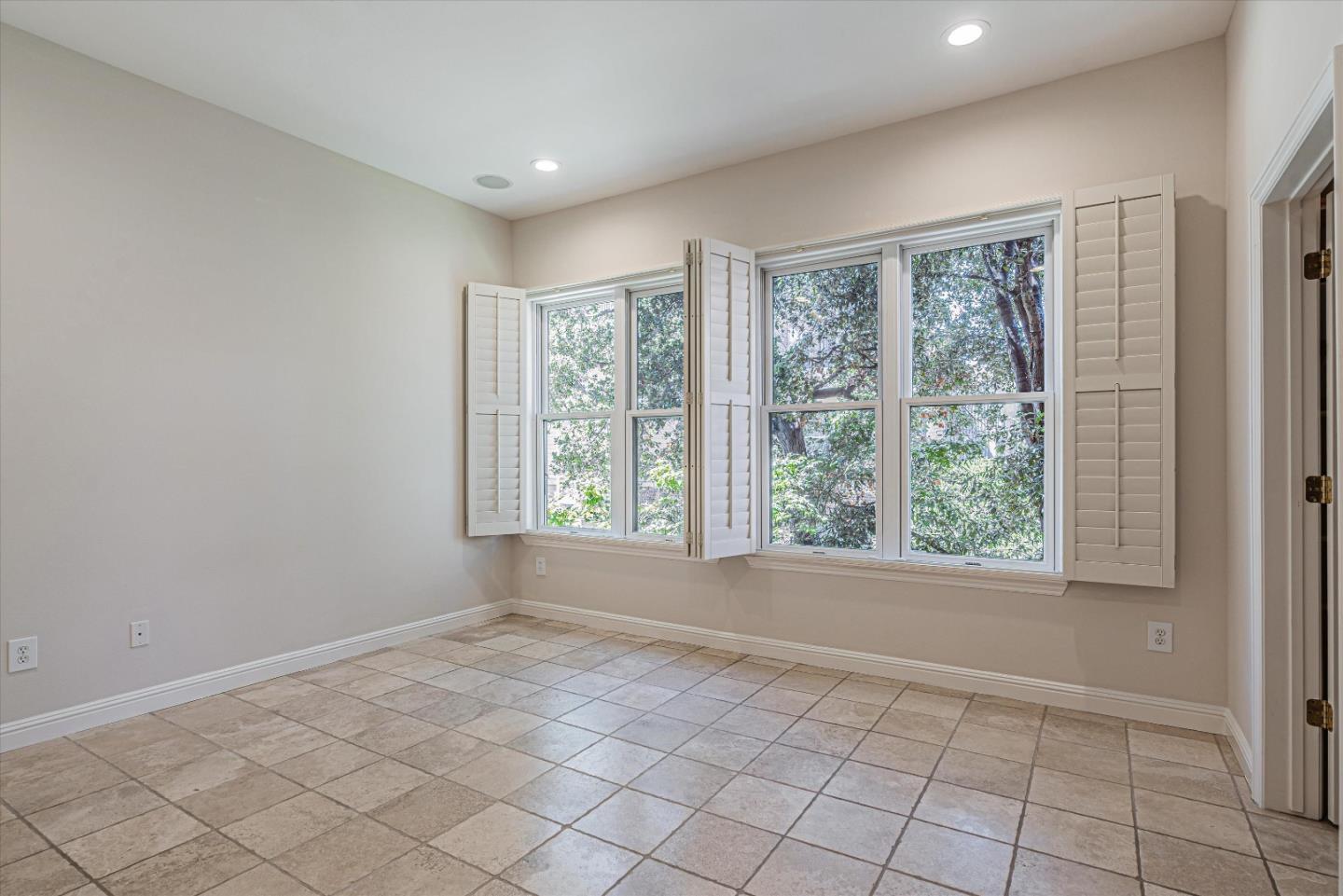 Detail Gallery Image 19 of 40 For 435 Sheridan Ave #203,  Palo Alto,  CA 94306 - 3 Beds | 2 Baths