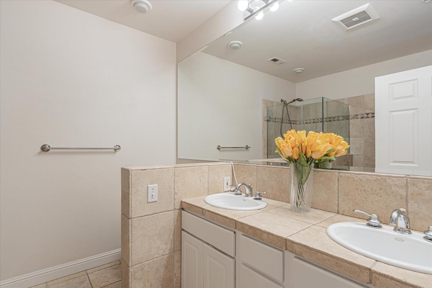 Detail Gallery Image 22 of 40 For 435 Sheridan Ave #203,  Palo Alto,  CA 94306 - 3 Beds | 2 Baths