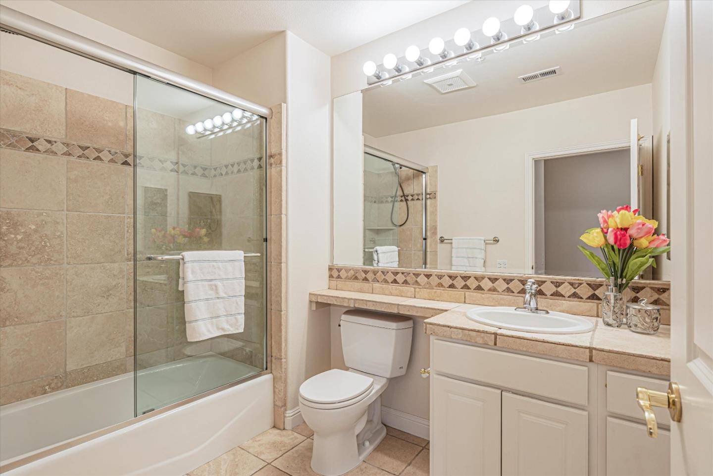 Detail Gallery Image 28 of 40 For 435 Sheridan Ave #203,  Palo Alto,  CA 94306 - 3 Beds | 2 Baths