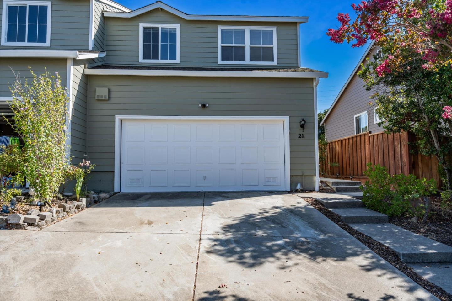 Detail Gallery Image 1 of 34 For 211 Clearpointe Dr, Vallejo,  CA 94591 - 3 Beds | 2/1 Baths