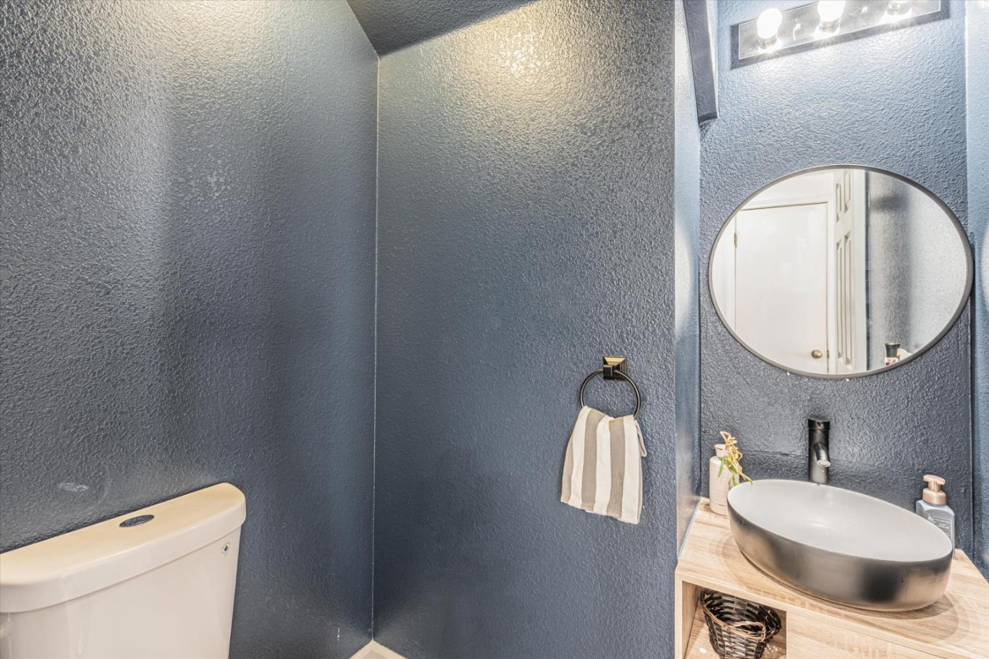 Detail Gallery Image 20 of 34 For 211 Clearpointe Dr, Vallejo,  CA 94591 - 3 Beds | 2/1 Baths