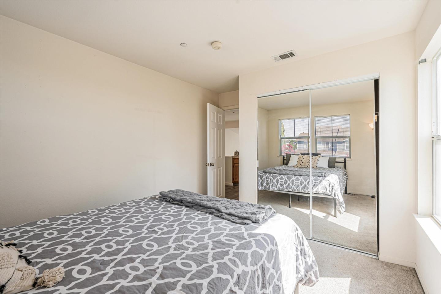 Detail Gallery Image 25 of 34 For 211 Clearpointe Dr, Vallejo,  CA 94591 - 3 Beds | 2/1 Baths