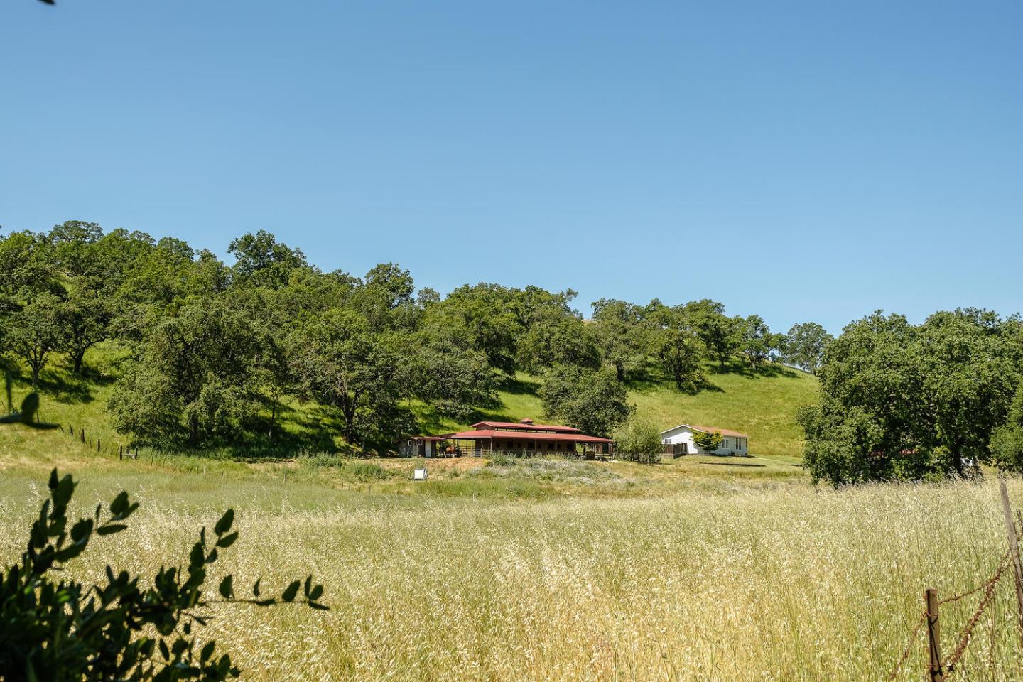 Detail Gallery Image 3 of 56 For 2700 Day Rd, Gilroy,  CA 95020 - 3 Beds | 2 Baths