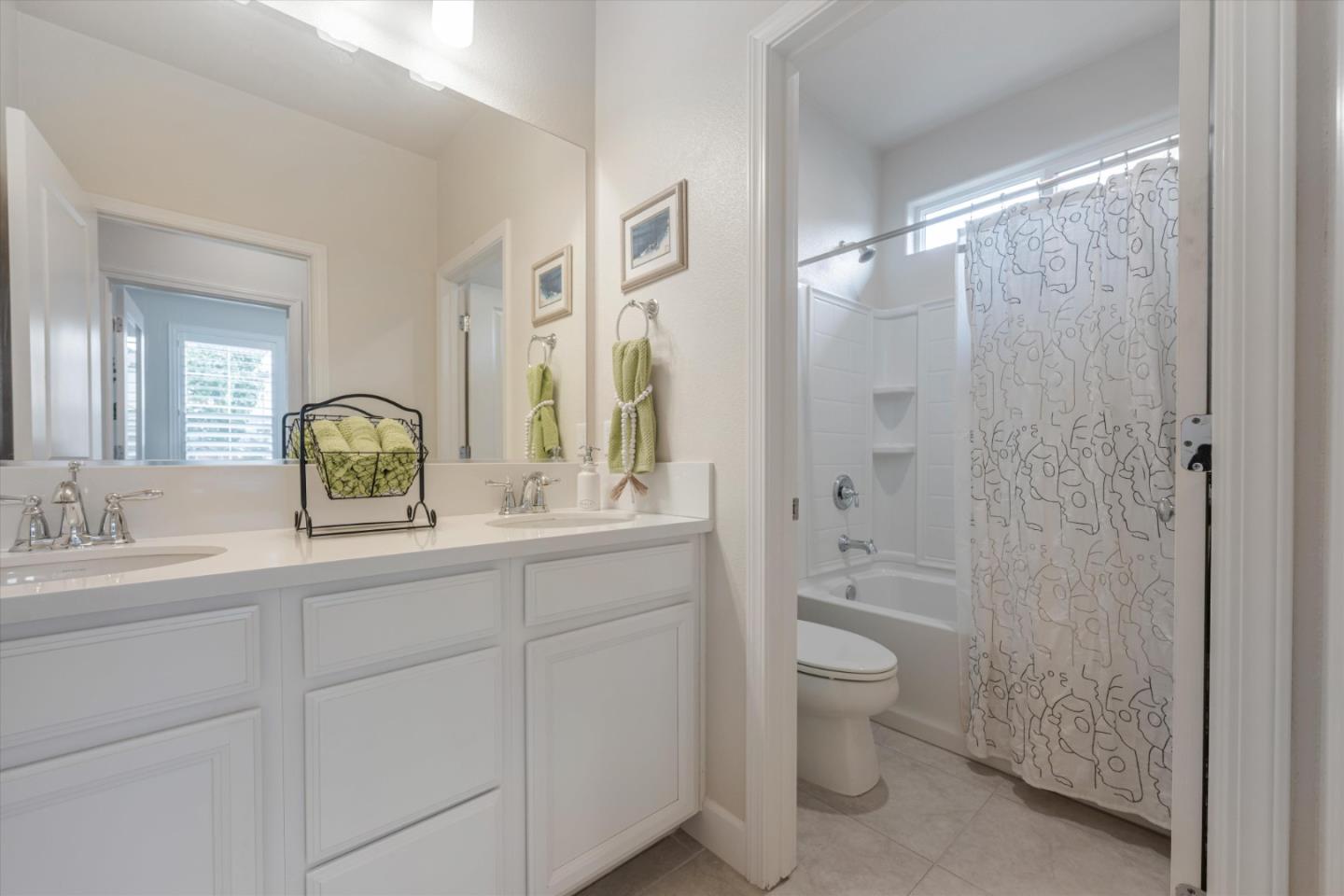 Detail Gallery Image 11 of 43 For 821 Cordoba Way, Hollister,  CA 95023 - 3 Beds | 2/1 Baths