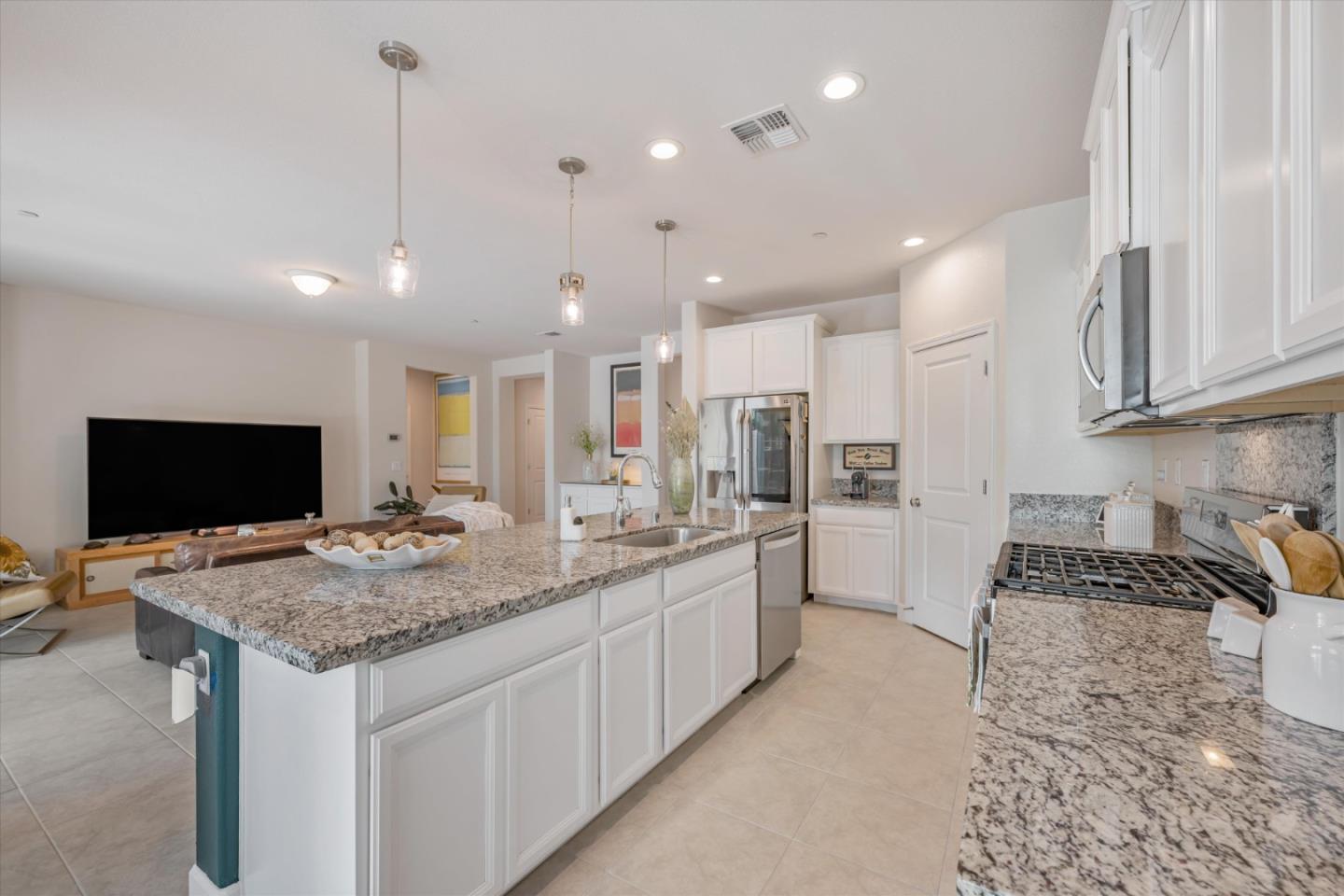 Detail Gallery Image 20 of 43 For 821 Cordoba Way, Hollister,  CA 95023 - 3 Beds | 2/1 Baths