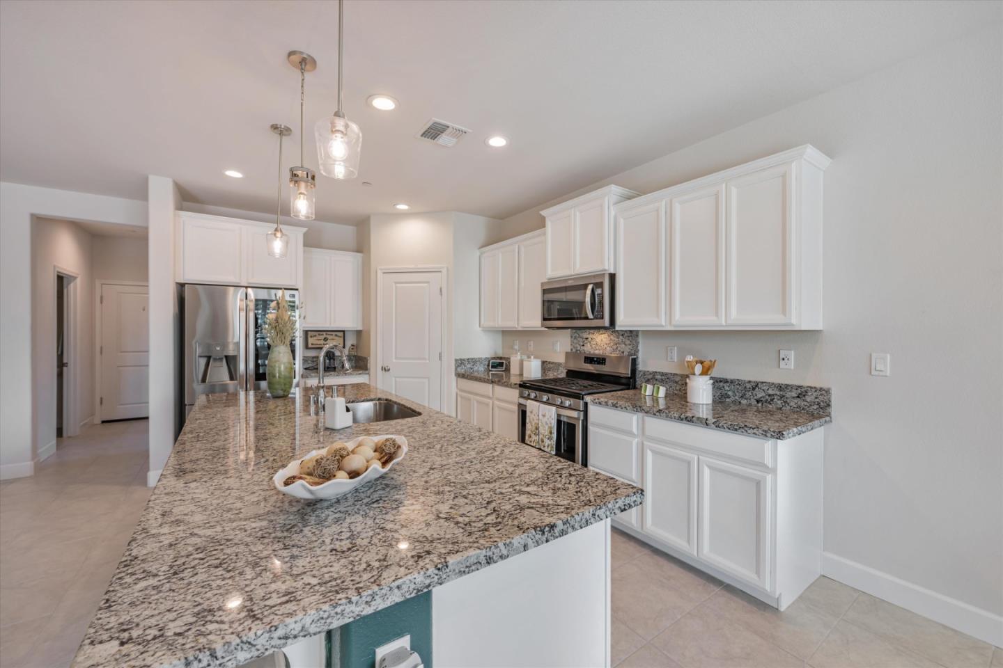 Detail Gallery Image 22 of 43 For 821 Cordoba Way, Hollister,  CA 95023 - 3 Beds | 2/1 Baths