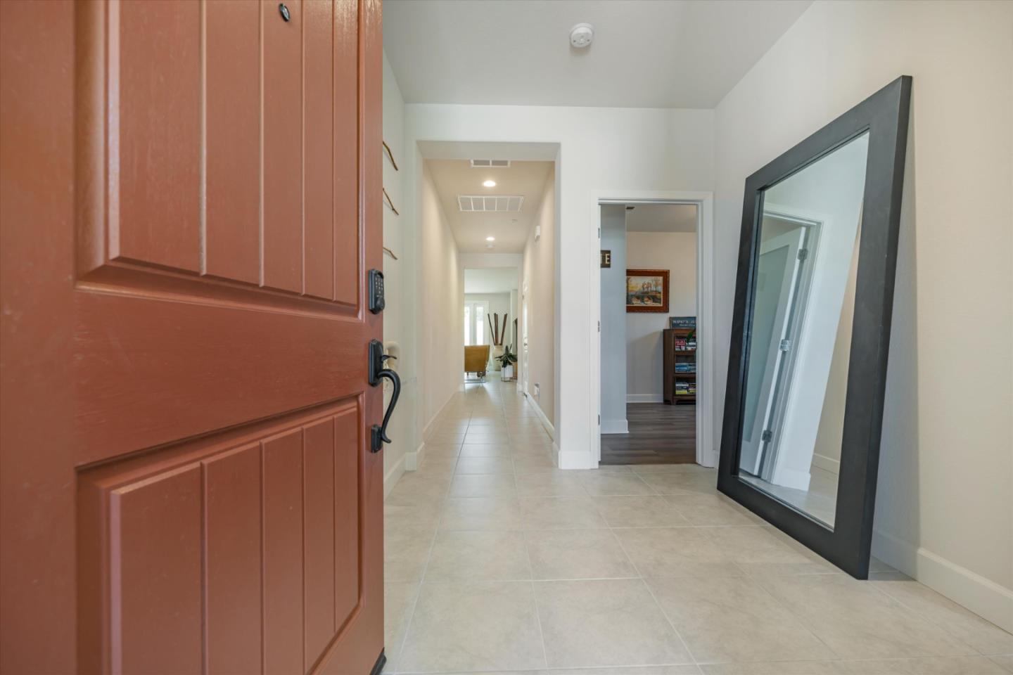 Detail Gallery Image 5 of 43 For 821 Cordoba Way, Hollister,  CA 95023 - 3 Beds | 2/1 Baths