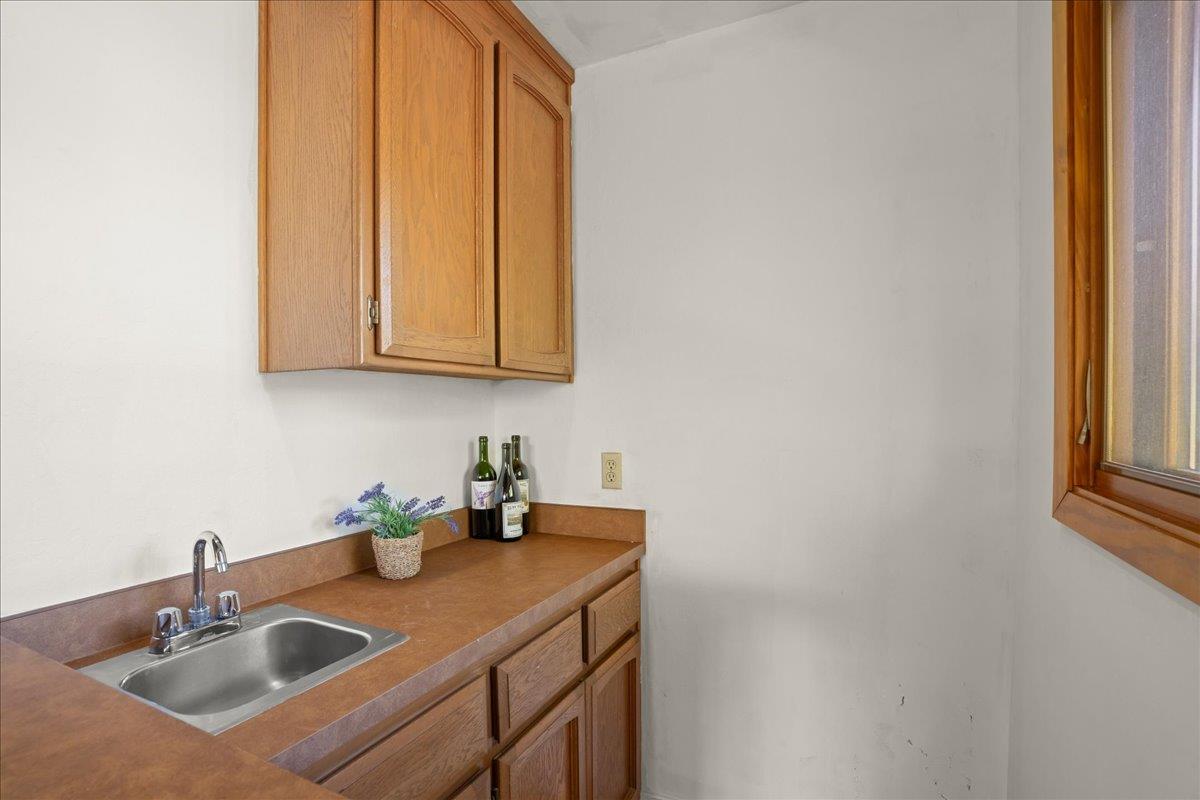 Detail Gallery Image 14 of 35 For 14131 Woodview Ln, Saratoga,  CA 95070 - 4 Beds | 2/1 Baths