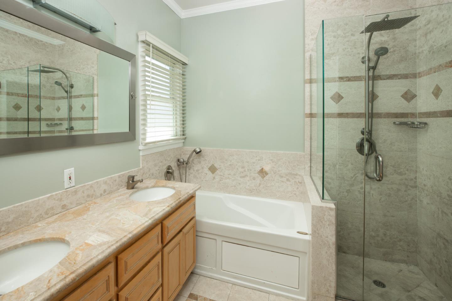 Detail Gallery Image 7 of 14 For 660 Palo Alto Ave, Palo Alto,  CA 94301 - 3 Beds | 2 Baths