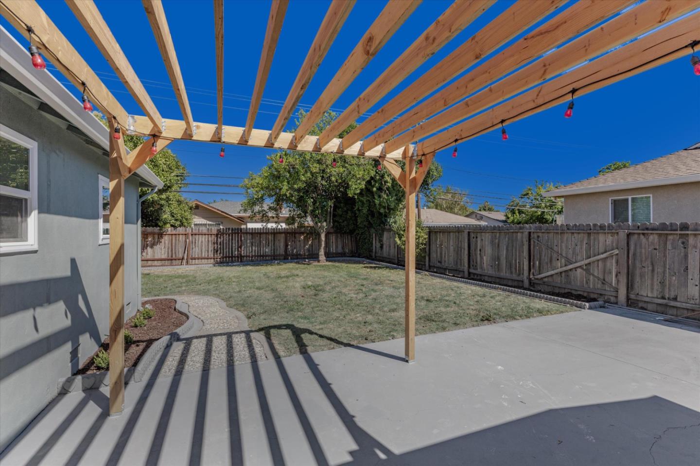 Detail Gallery Image 38 of 42 For 7351 15th St, Sacramento,  CA 95822 - 3 Beds | 2 Baths