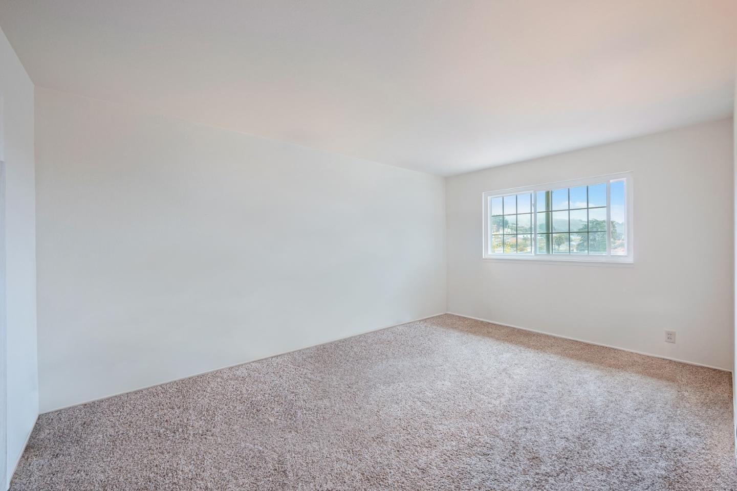 Detail Gallery Image 9 of 19 For 310 Clifton Rd, Pacifica,  CA 94044 - 4 Beds | 2 Baths