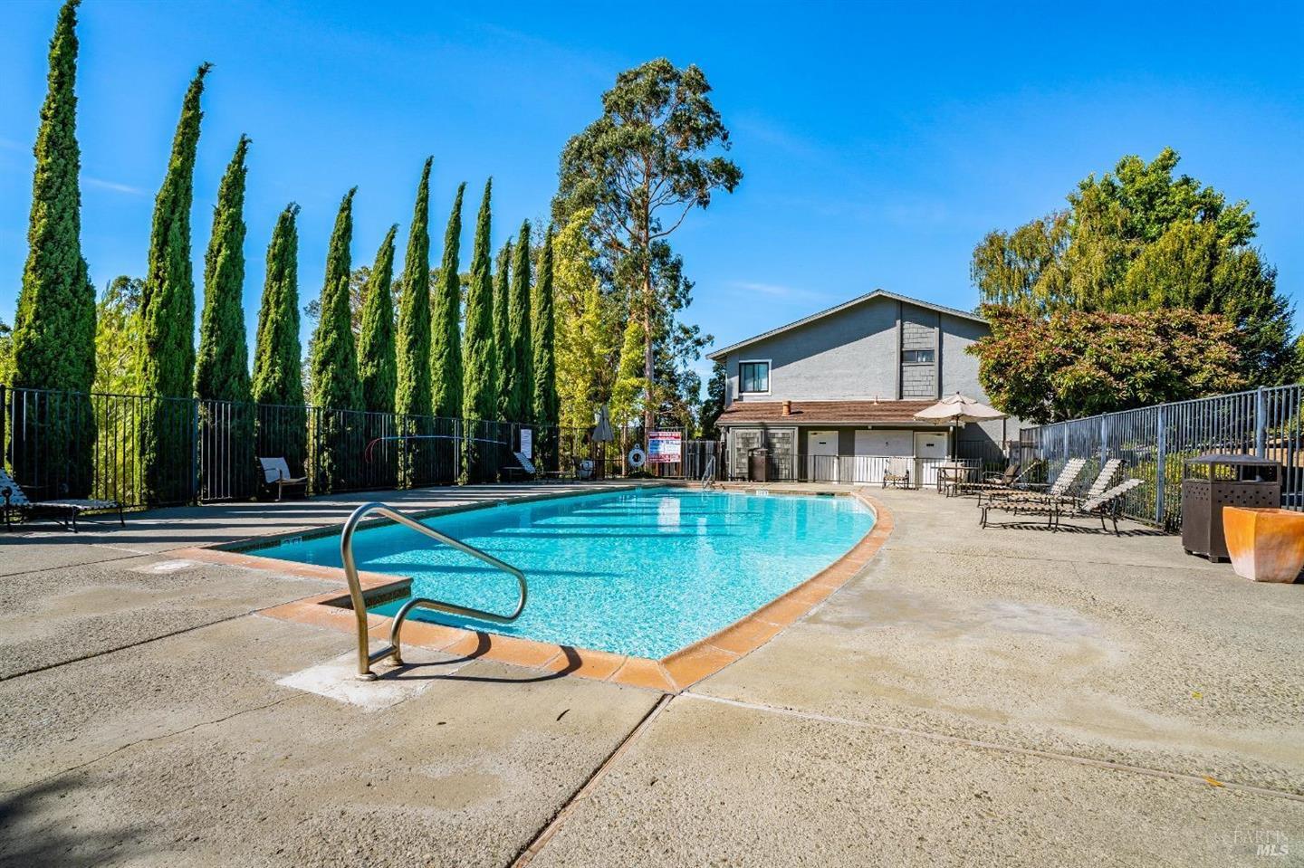 Detail Gallery Image 19 of 20 For 900 Cambridge Dr #128,  Benicia,  CA 94510 - 2 Beds | 1 Baths