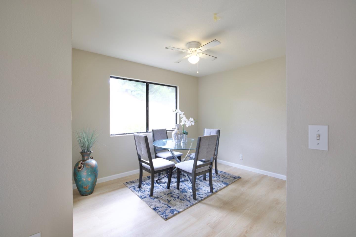 Detail Gallery Image 9 of 20 For 900 Cambridge Dr #128,  Benicia,  CA 94510 - 2 Beds | 1 Baths